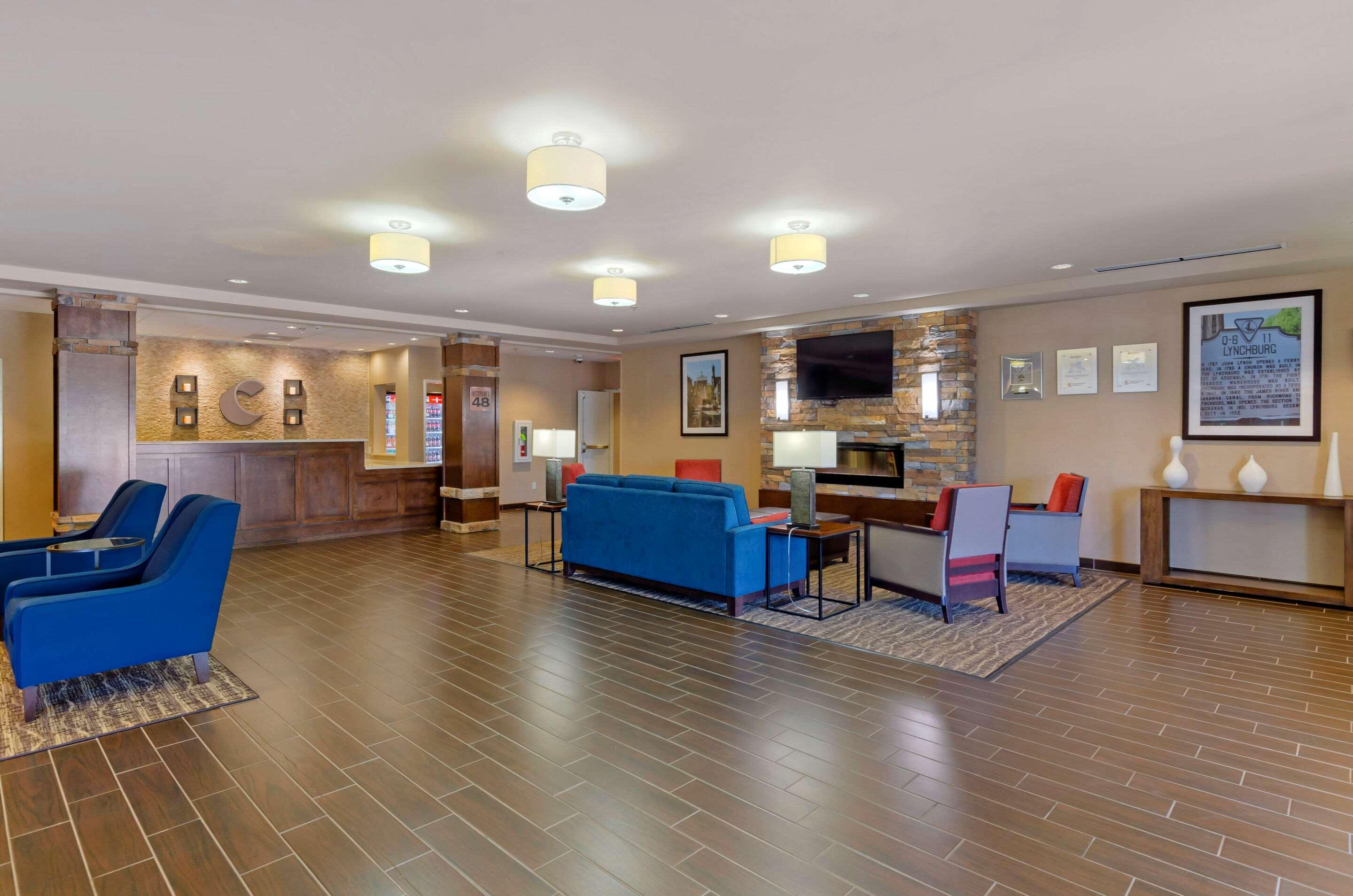 Comfort Inn & Suites Lynchburg Airport - University Area Dış mekan fotoğraf